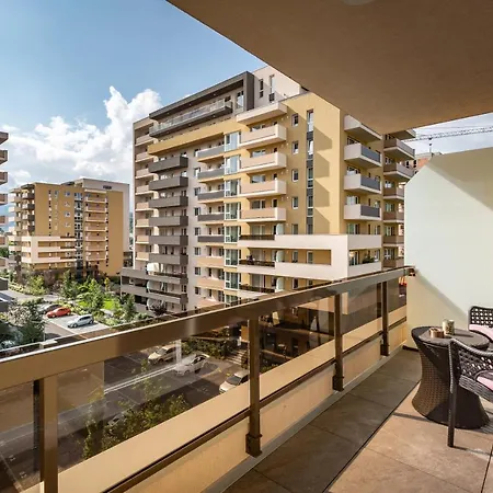 Urban Plaza Alpine Escape With Free Parking, Balcony, Washer & Dryer Brasov