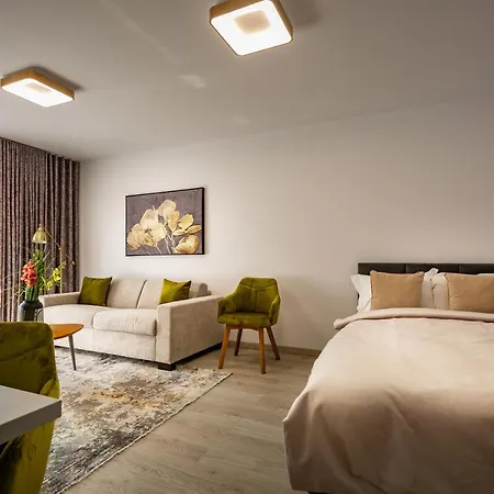 Apartment Urban Plaza Alpine Escape With Free Parking, Balcony, Washer & Dryer *